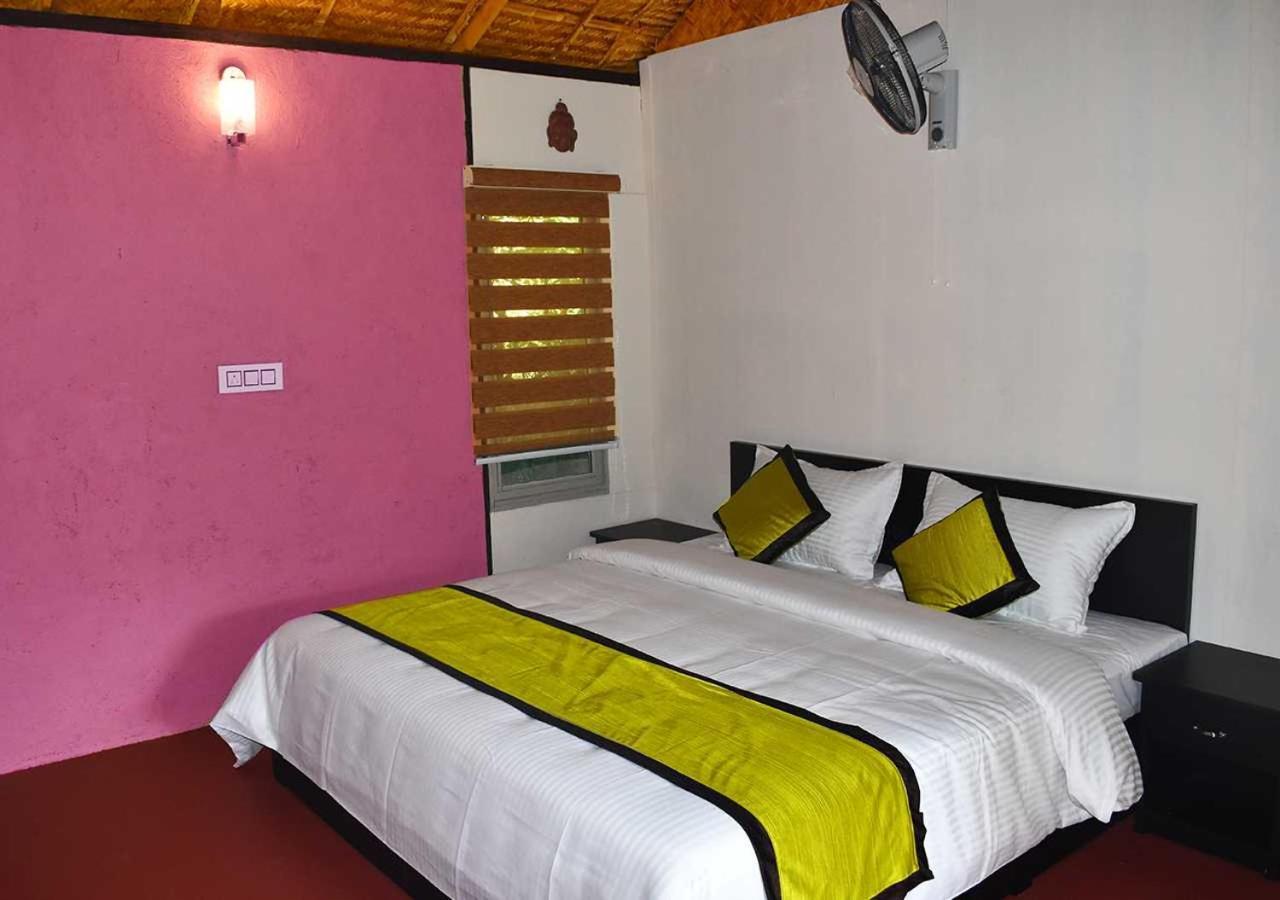 Koomankolly Resort Thirunelly Buitenkant foto
